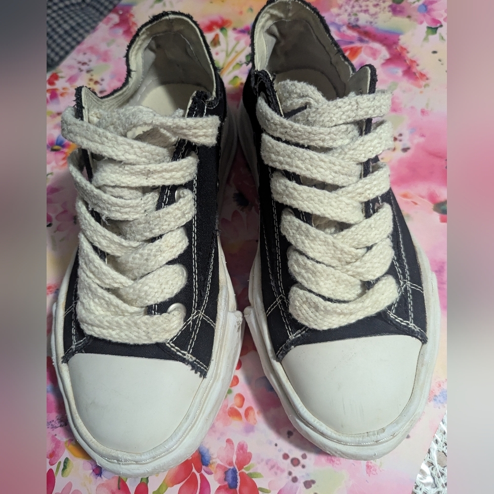 Classic Black and White Men's Sneakers